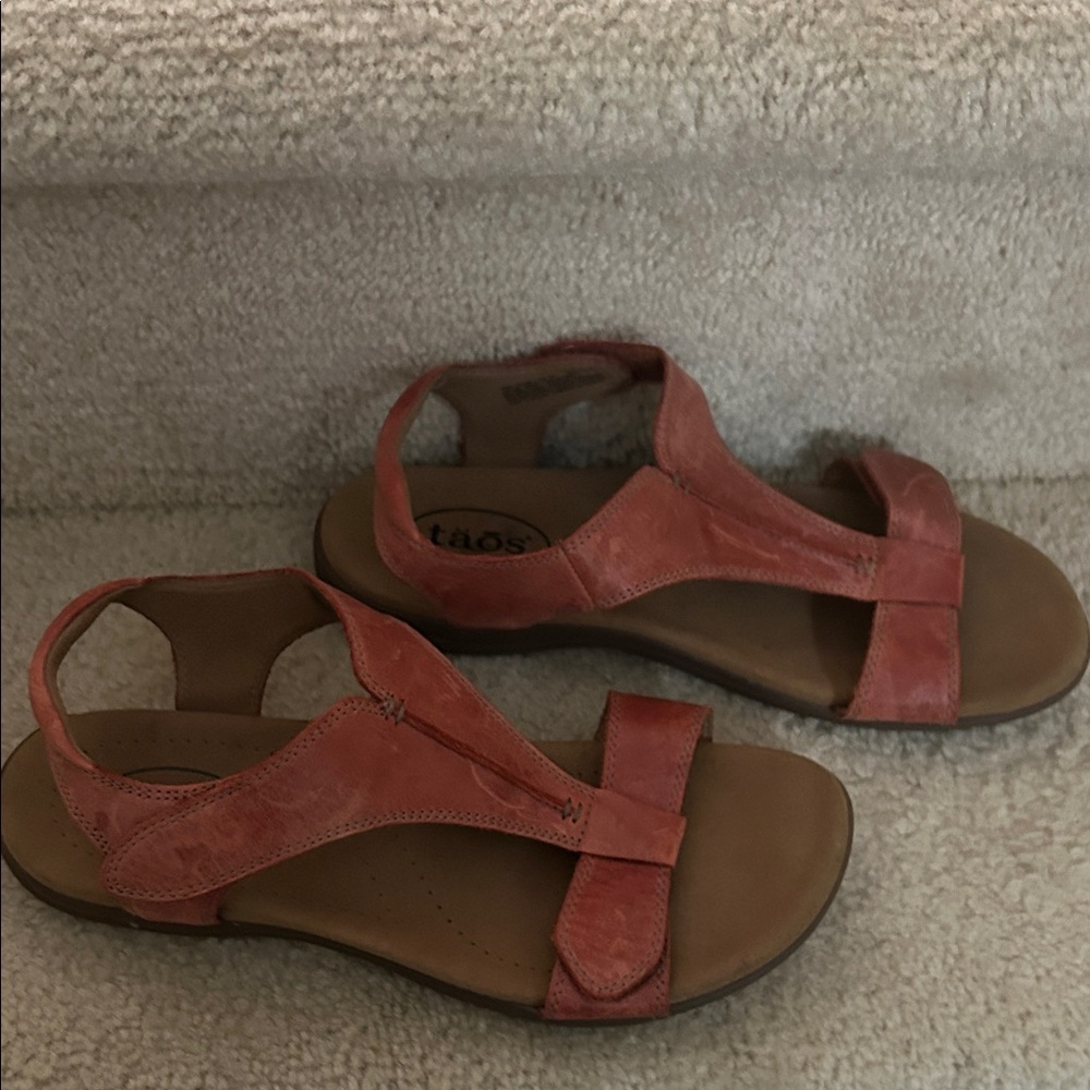 Taos Footwear Women's Coral Sandals